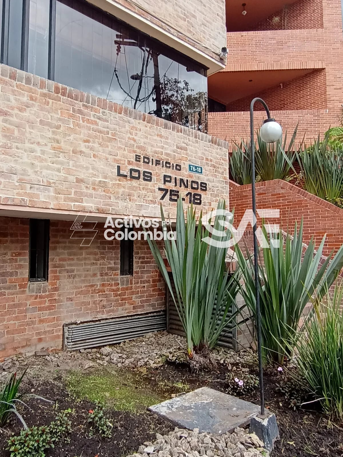 Apartamento y garaje en venta - Bogotá, Cundinamarca - 2