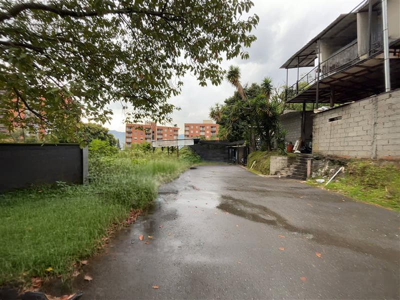 Lote con construcción en Venta - Medellín, Antioquia